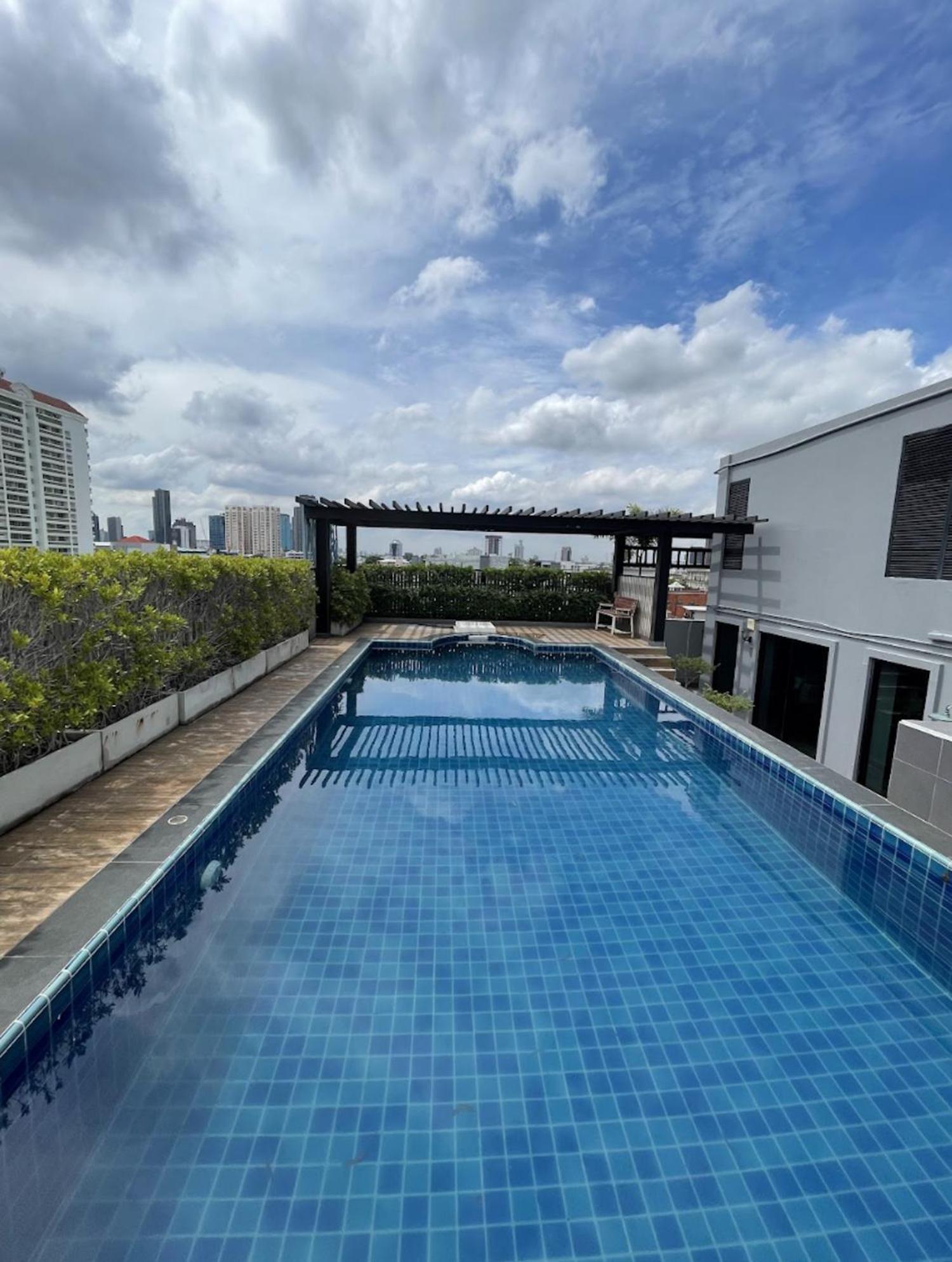 1 Big Br Near Bts Ekkamai - Sky Pool & Gym Leilighet Bangkok Eksteriør bilde