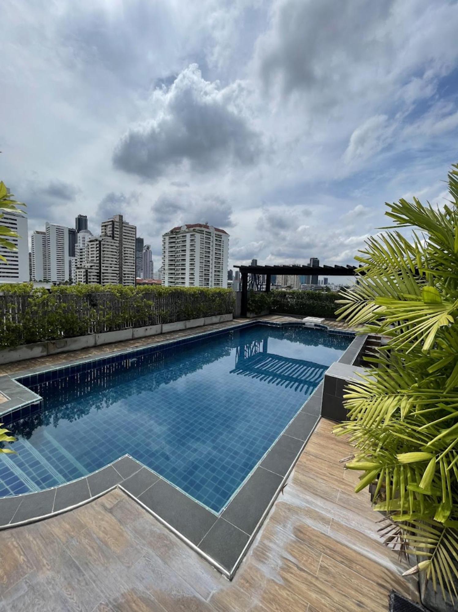 1 Big Br Near Bts Ekkamai - Sky Pool & Gym Leilighet Bangkok Eksteriør bilde